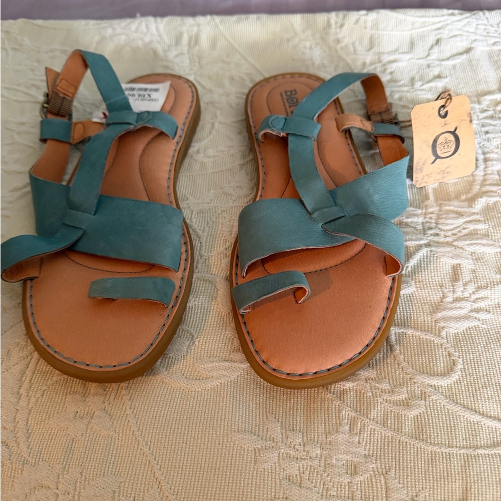 Born women’s sandals NWT